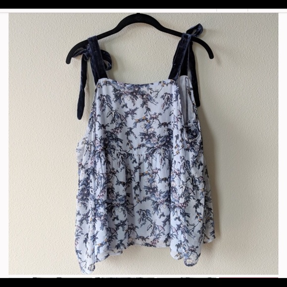 Loft top cold shoulder floral - Picture 5 of 5